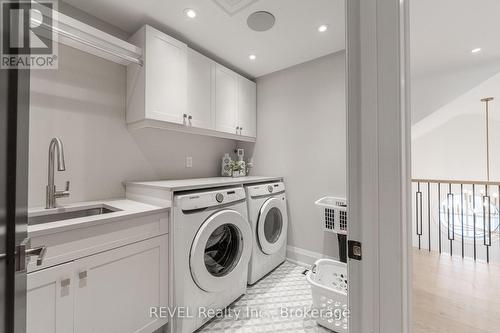 7515 Sherrilee Crescent, Niagara Falls (Brown), ON - Indoor Photo Showing Laundry Room