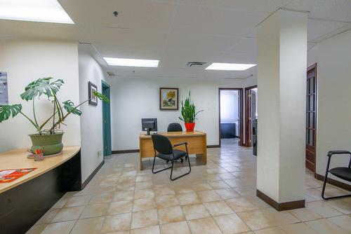 Office - 304-5805  - 5879 Boul. Henri-Bourassa E., Montréal (Montréal-Nord), QC - Indoor Photo Showing Other Room