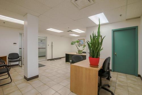 Office - 304-5805  - 5879 Boul. Henri-Bourassa E., Montréal (Montréal-Nord), QC - Indoor