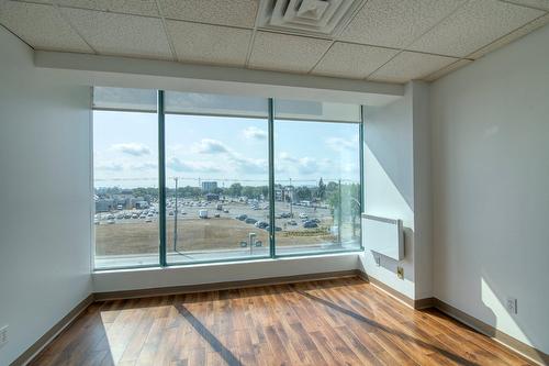 Office - 312-5805  - 5879 Boul. Henri-Bourassa E., Montréal (Montréal-Nord), QC - Indoor Photo Showing Other Room