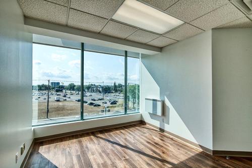 Office - 312-5805  - 5879 Boul. Henri-Bourassa E., Montréal (Montréal-Nord), QC - Indoor Photo Showing Other Room