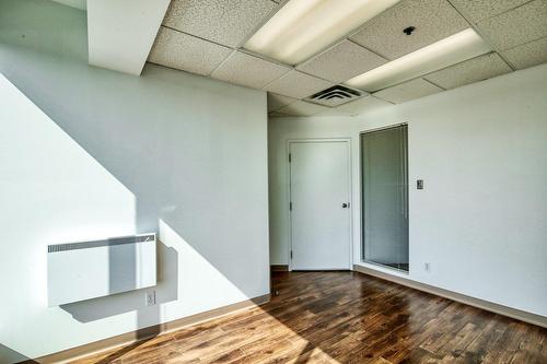 Office - 312-5805  - 5879 Boul. Henri-Bourassa E., Montréal (Montréal-Nord), QC - Indoor Photo Showing Other Room