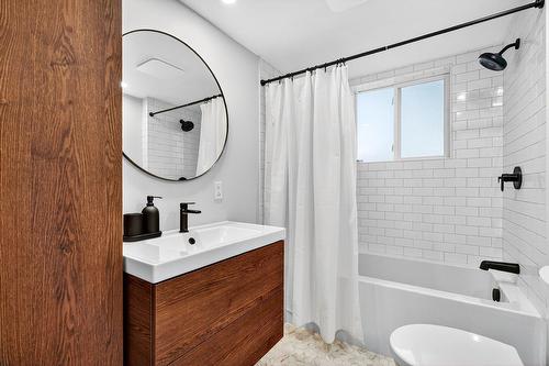 Salle de bains - 11473  - 11477 Av. Plaza, Montréal (Montréal-Nord), QC - Indoor Photo Showing Bathroom