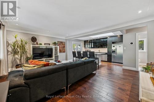 20 Highview Place, Guelph (Exhibition Park), ON - Indoor Photo Showing Living Room