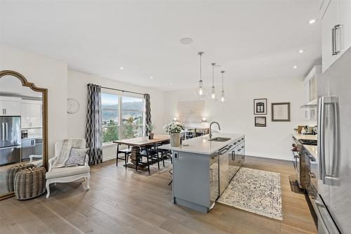 18-1395 Prairie Rose Drive, Kamloops, BC - Indoor Photo Showing Kitchen With Upgraded Kitchen