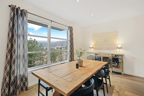 18-1395 Prairie Rose Drive, Kamloops, BC - Indoor Photo Showing Dining Room