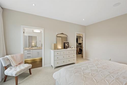 18-1395 Prairie Rose Drive, Kamloops, BC - Indoor Photo Showing Bedroom