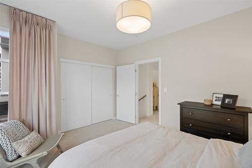 18-1395 Prairie Rose Drive, Kamloops, BC - Indoor Photo Showing Bedroom