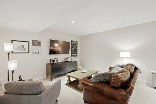 18-1395 Prairie Rose Drive, Kamloops, BC - Indoor Photo Showing Living Room