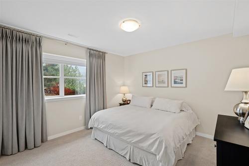 18-1395 Prairie Rose Drive, Kamloops, BC - Indoor Photo Showing Bedroom