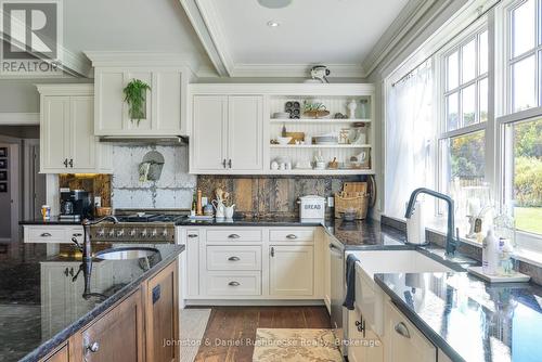 1422 Muskoka Rd 118 Road W, Bracebridge (Monck (Bracebridge)), ON - Indoor Photo Showing Kitchen