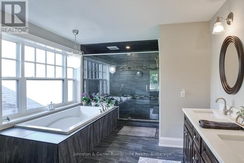 1422 Muskoka Rd 118 Road W, Bracebridge (Monck (Bracebridge)), ON - Indoor Photo Showing Bathroom