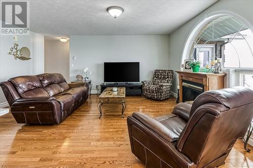 2507 Navanod Road, Sudbury, ON - Indoor Photo Showing Living Room