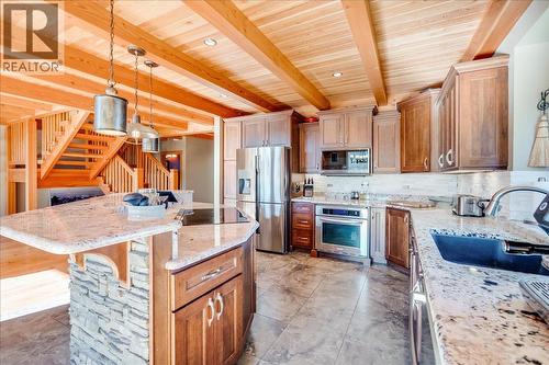127 Grizzly Place, Castlegar, BC - Indoor Photo Showing Kitchen With Stainless Steel Kitchen