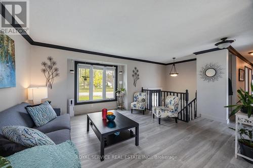 19 Propp Drive, Kawartha Lakes (Pontypool), ON - Indoor Photo Showing Living Room