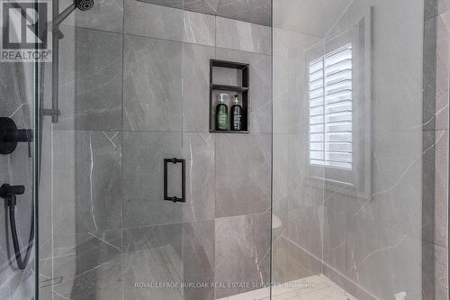 1400 Tamworth Court, Burlington, ON - Indoor Photo Showing Bathroom