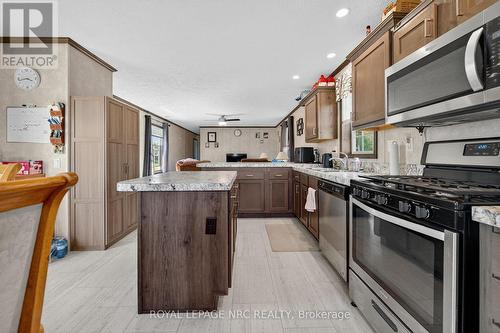 B - 162 Young Road, Haldimand, ON - Indoor Photo Showing Kitchen With Upgraded Kitchen