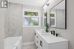 Main 4 Piece Bathroom - 