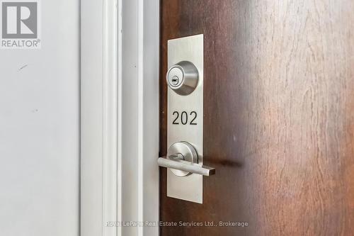 202 - 70 Stewart Street, Oakville (Co Central), ON - 