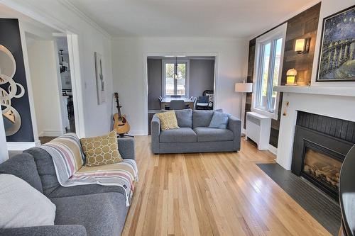 Salon - 507 Av. Murdoch, Rouyn-Noranda, QC - Indoor Photo Showing Living Room With Fireplace