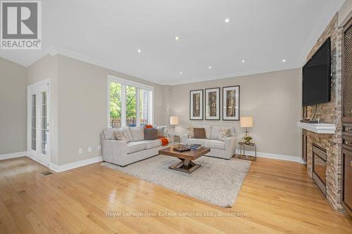 2373 Gamble Road, Oakville (Jc Joshua Creek), ON - Indoor Photo Showing Living Room
