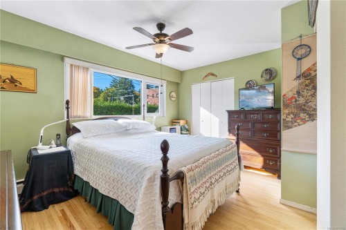 201-375 Newcastle Ave, Nanaimo, BC - Indoor Photo Showing Bedroom