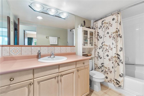 201-375 Newcastle Ave, Nanaimo, BC - Indoor Photo Showing Bathroom