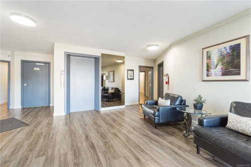 201-375 Newcastle Ave, Nanaimo, BC - Indoor Photo Showing Living Room