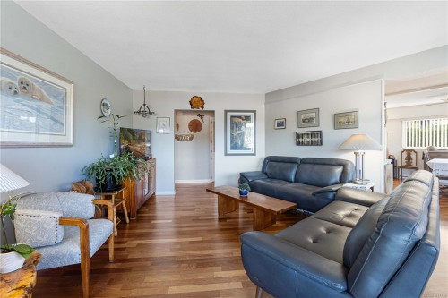 201-375 Newcastle Ave, Nanaimo, BC - Indoor Photo Showing Living Room