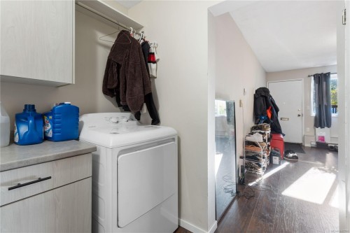 5430/5432 Bergen Op Zoom Dr, Nanaimo, BC - Indoor Photo Showing Laundry Room