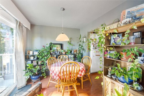 5430/5432 Bergen Op Zoom Dr, Nanaimo, BC - Indoor Photo Showing Dining Room