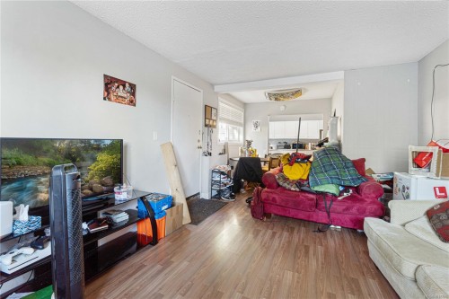 5430/5432 Bergen Op Zoom Dr, Nanaimo, BC - Indoor Photo Showing Living Room