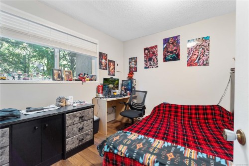 5430/5432 Bergen Op Zoom Dr, Nanaimo, BC - Indoor Photo Showing Bedroom