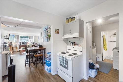 5430/5432 Bergen Op Zoom Dr, Nanaimo, BC - Indoor Photo Showing Kitchen