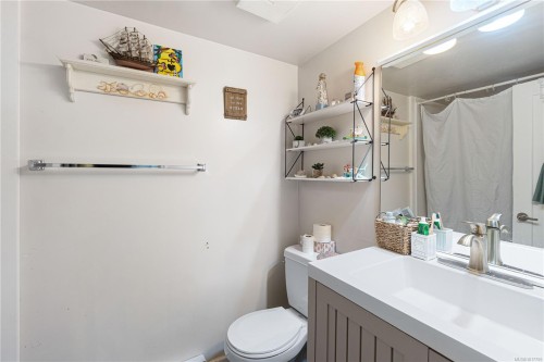 5430/5432 Bergen Op Zoom Dr, Nanaimo, BC - Indoor Photo Showing Bathroom