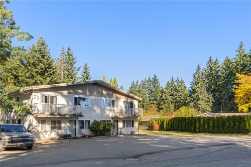 5430/5432 Bergen Op Zoom Dr, Nanaimo, BC - Outdoor