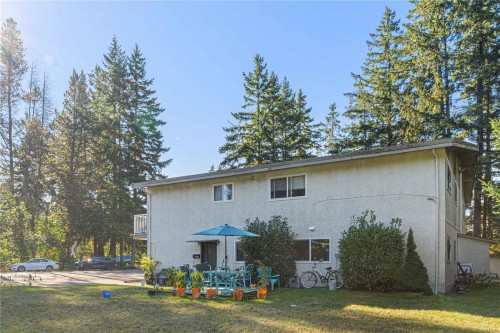 5430/5432 Bergen Op Zoom Dr, Nanaimo, BC - Outdoor