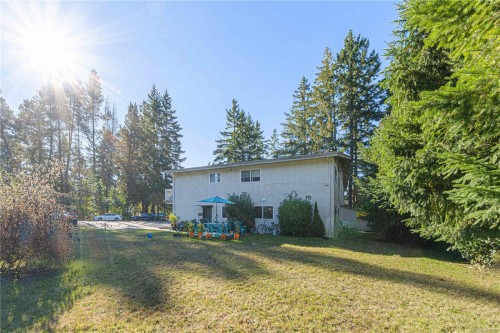 5430/5432 Bergen Op Zoom Dr, Nanaimo, BC - Outdoor