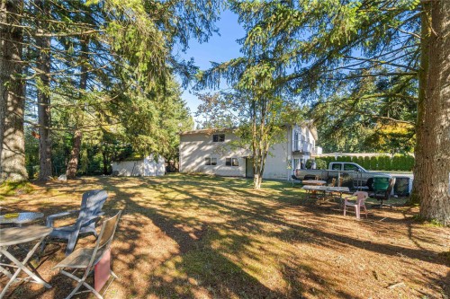 5430/5432 Bergen Op Zoom Dr, Nanaimo, BC - Outdoor