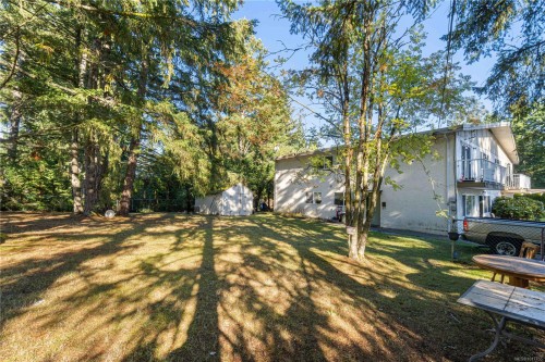 5430/5432 Bergen Op Zoom Dr, Nanaimo, BC - Outdoor