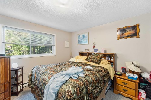 5430/5432 Bergen Op Zoom Dr, Nanaimo, BC - Indoor Photo Showing Bedroom