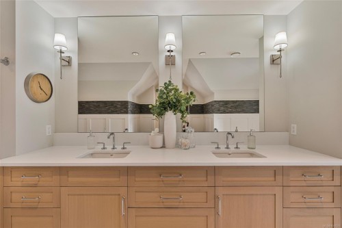 1319 Champions Crt, Langford, BC 