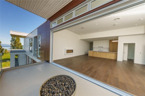 407-9570 Fifth St, Sidney, BC -  With Exterior