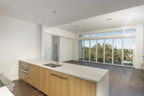 407-9570 Fifth St, Sidney, BC - Indoor Photo Showing Kitchen With Double Sink