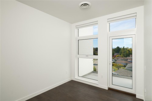 407-9570 Fifth St, Sidney, BC - Indoor Photo Showing Other Room