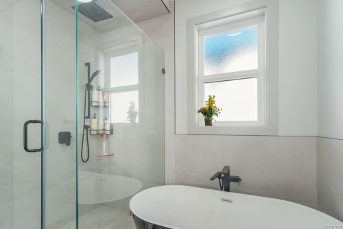 913 Old Victoria Rd, Nanaimo, BC 