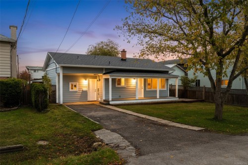 9617 Fourth St, Sidney, BC 