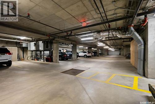 105 W 1300 Stockton Street N, Regina, SK - Indoor Photo Showing Garage