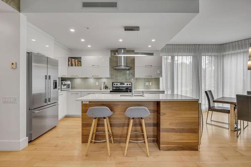 Kitchen - 402-1440 Av. Du Maire-Beaulieu, Québec (Sainte-Foy/Sillery/Cap-Rouge), QC - Indoor Photo Showing Kitchen With Upgraded Kitchen