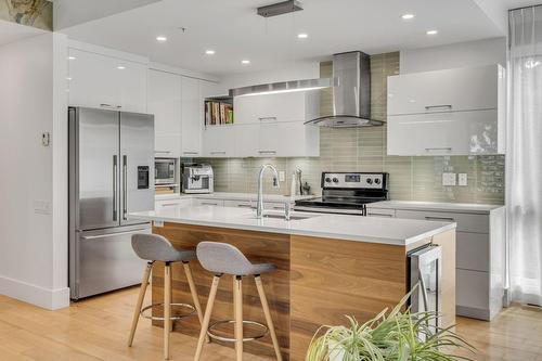 Kitchen - 402-1440 Av. Du Maire-Beaulieu, Québec (Sainte-Foy/Sillery/Cap-Rouge), QC - Indoor Photo Showing Kitchen With Upgraded Kitchen